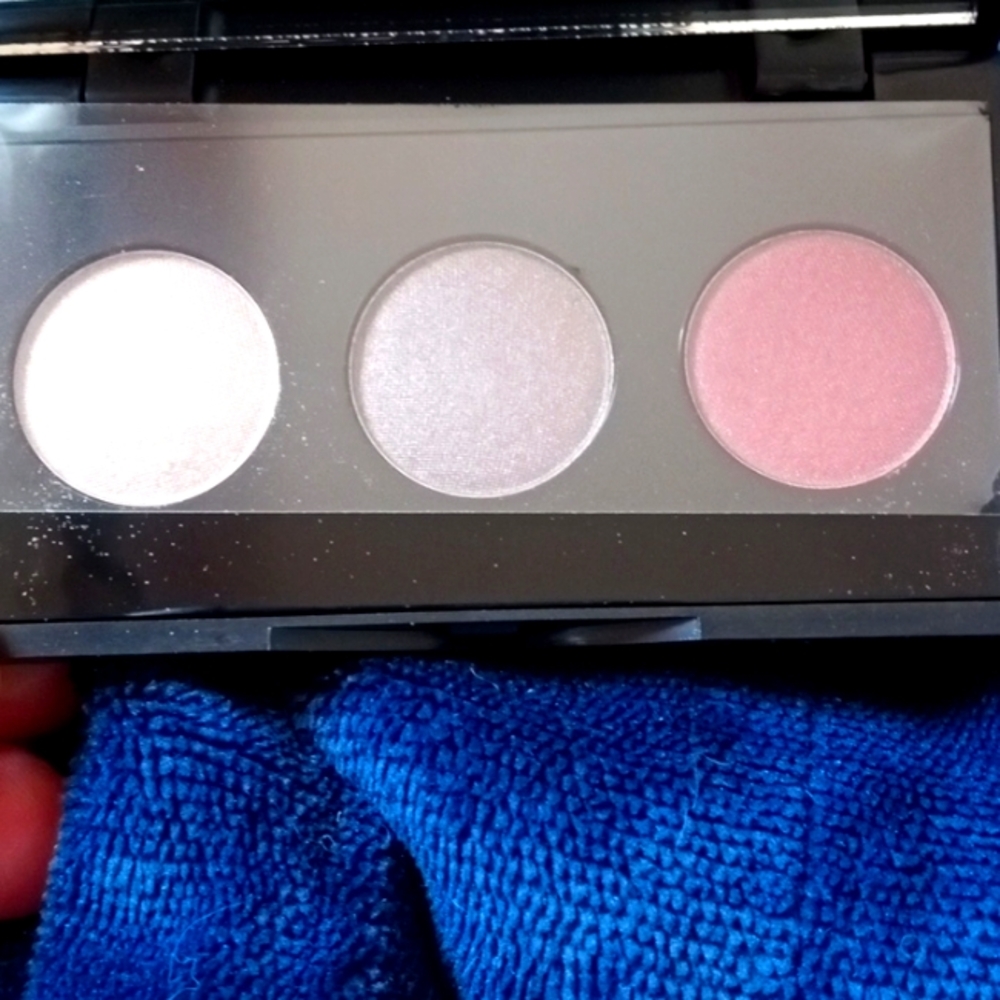 Farmasi Trio Eyeshadow Kit